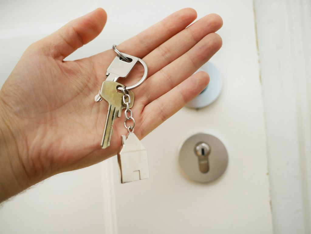 Keys to new home - Real estate agent